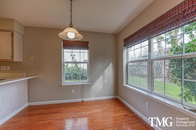 Photo - Stylish 3 BD Townhome Near Vancouver Mall