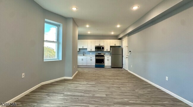 Photo - 155 Clifton Ave Unidad 3RR