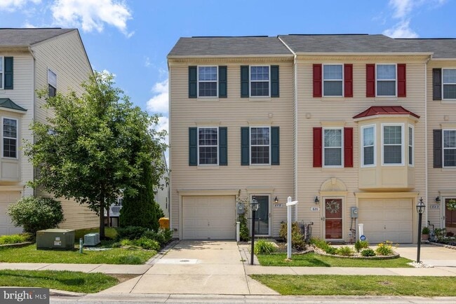 Photo - 818 Croggan Cres Townhome
