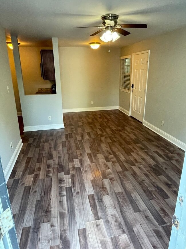 Photo - Renovated 1BD/1BA 2 Blocks Off St Charles Ave Unidad 2309 Baronne #105