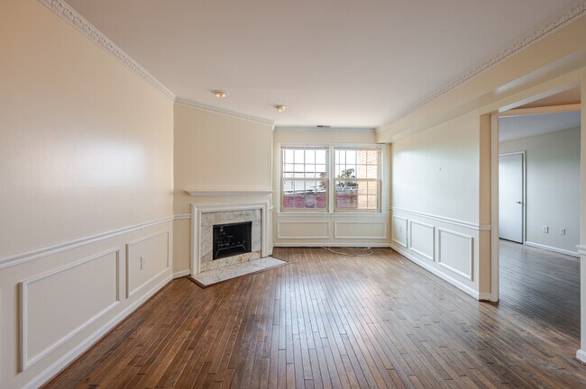 Building Photo - 730 7th St SE Unit #32