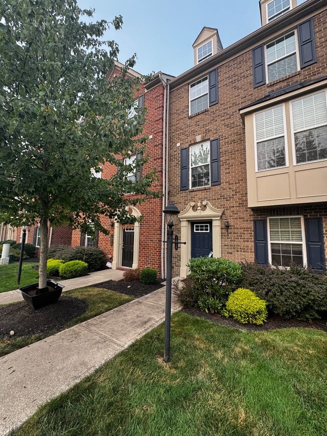 Building Photo - Beautiful Townhome located in Sewickley!