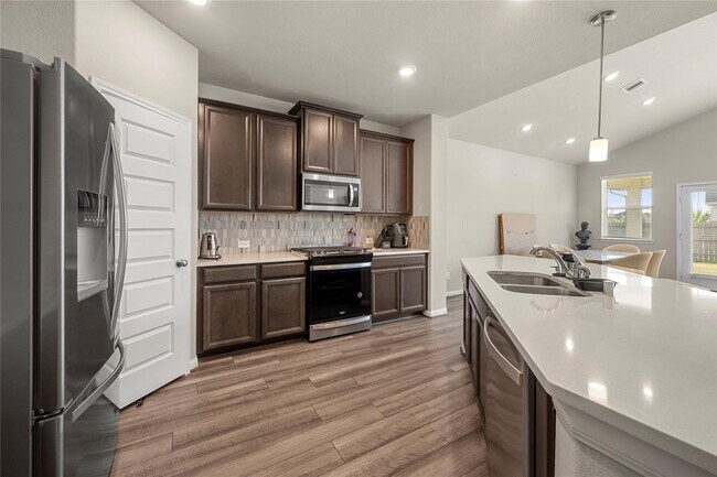 Photo - 618 Ellwood Terrace Ln