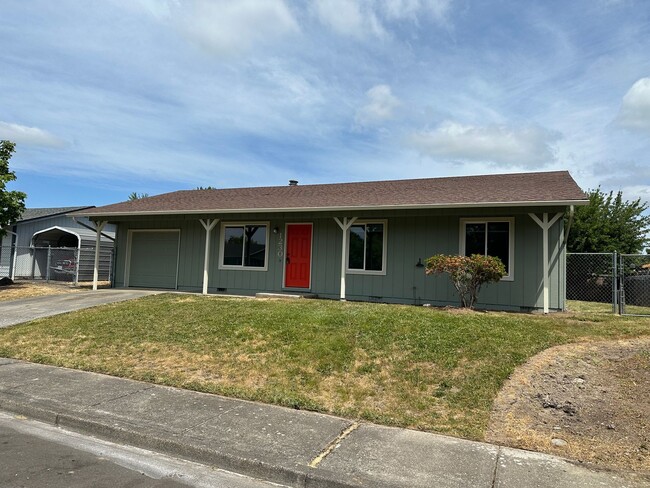 Building Photo - *COMING SOON* 3 Bedroom 1 Bath Single Fami... Rental