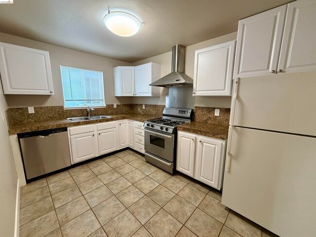 Photo - 525 Clayton Ave