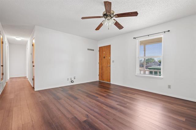 Photo - 2020 Walker St