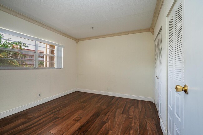 Photo - 1010 Country Club Dr Unit 108