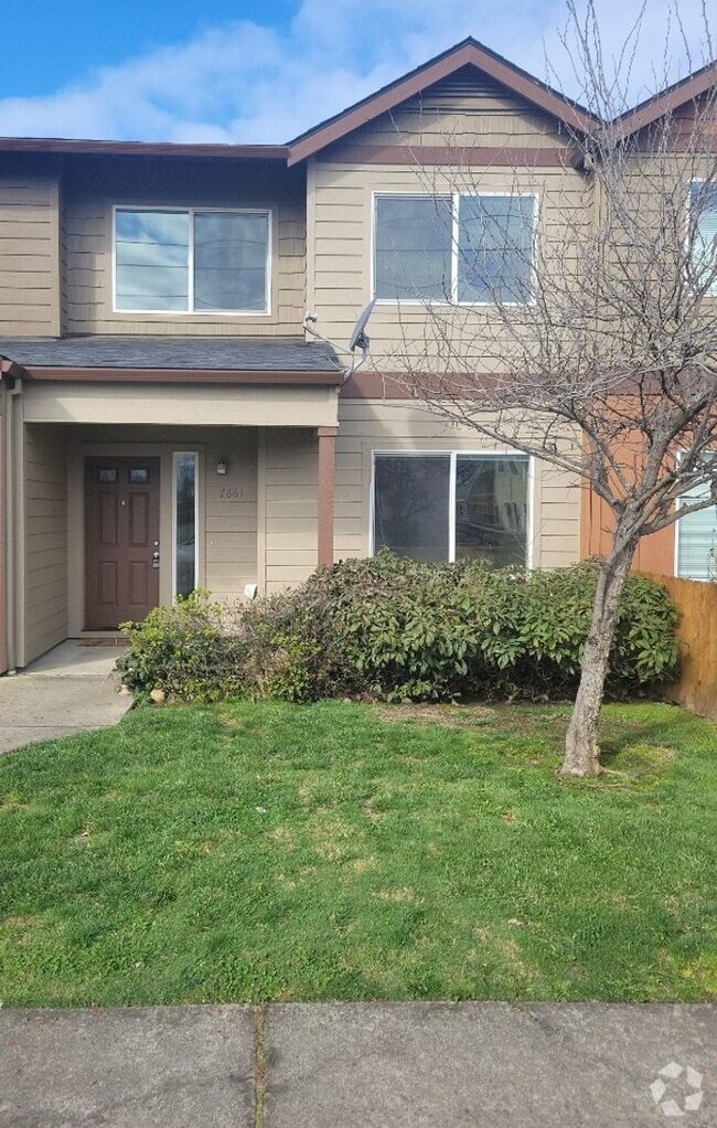 Building Photo - Cute 3 bedroom 2.5 bath townhouse convenie...