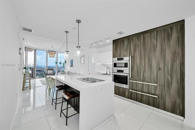 Photo - 851 NE 1st Ave Unidad 3708