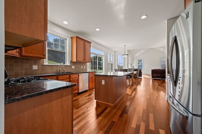 5 Rolling Hills Dr