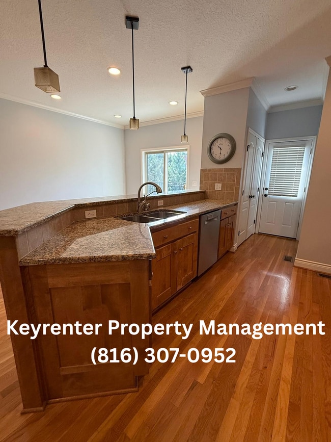 Photo - 207 W 34th St