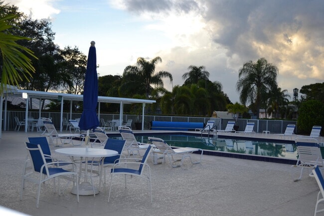 Photo - 18081 SE Country Club Dr Unit Bldg 34 335