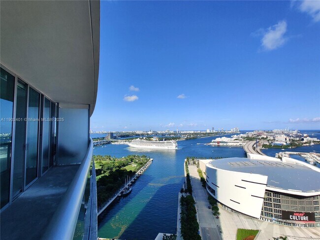 Photo - 888 Biscayne Blvd Unidad 2903