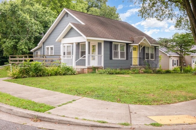 Building Photo - Charming Renovated Home Near MTSU – 3 Bed ...