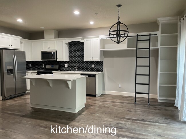 Kitchen/dining area - 11440 SE Aquila St Townhome