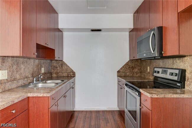 Photo - 2828 Jackson St Unit M5