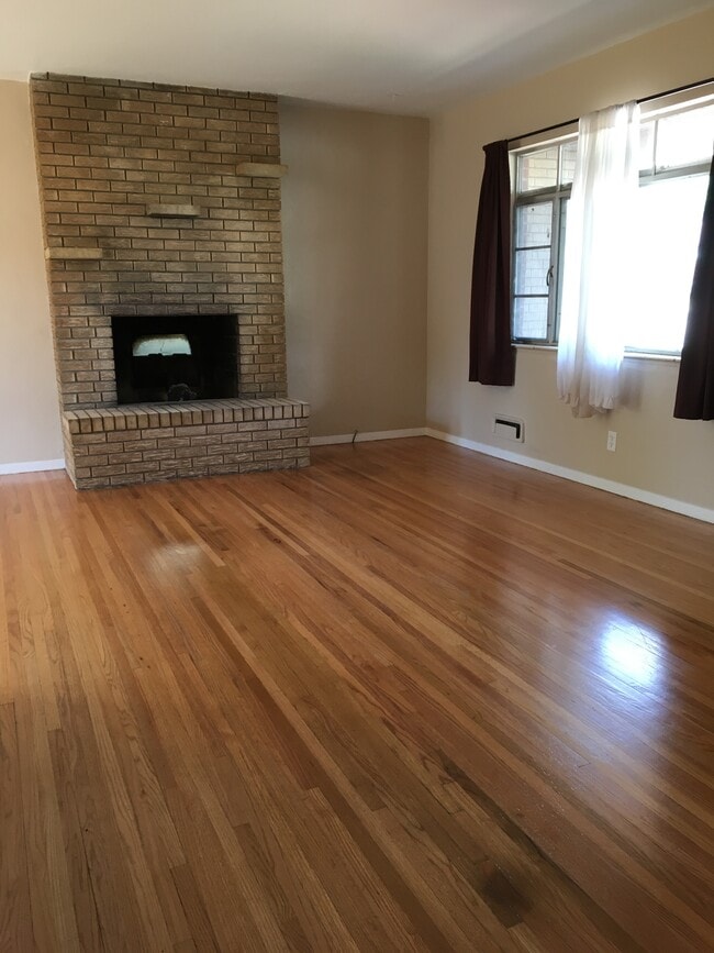 Photo - 305 Crestone Ave