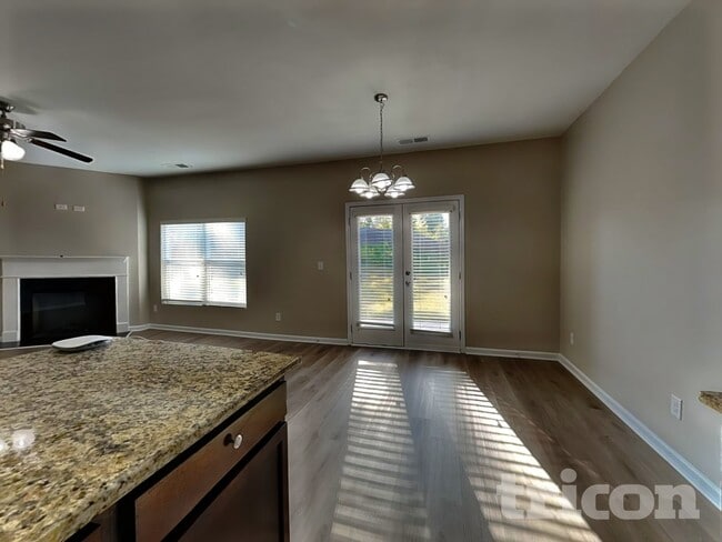 Photo - 1938 Roxey Ln