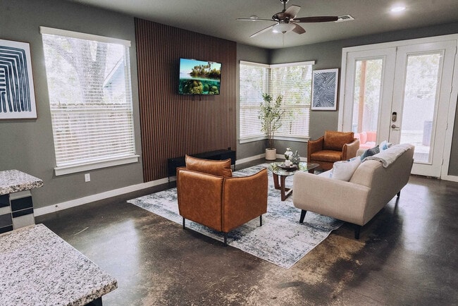 Photo - 2002 Rosewood Ave Unidad ID1375253P