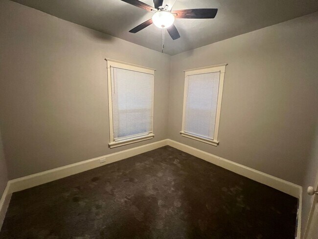 Photo - 305 SE Everett St