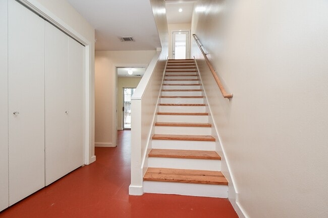 Photo - 824 Robin St