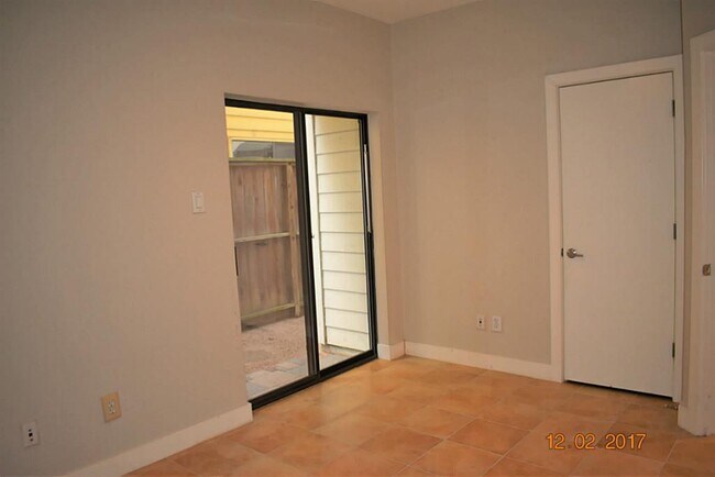 Photo - 4338 Spencer St