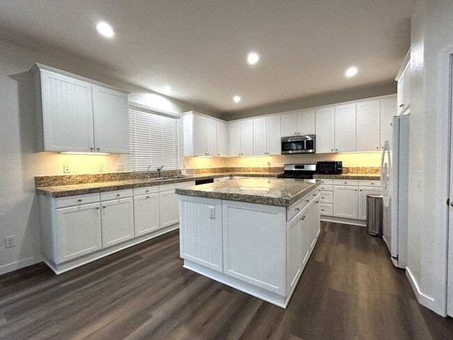 Photo - AVAILABLE NOW!! Fully Furnished 5 Bedroom 2.5 Bathroom Two Story Home in Beaumont!!