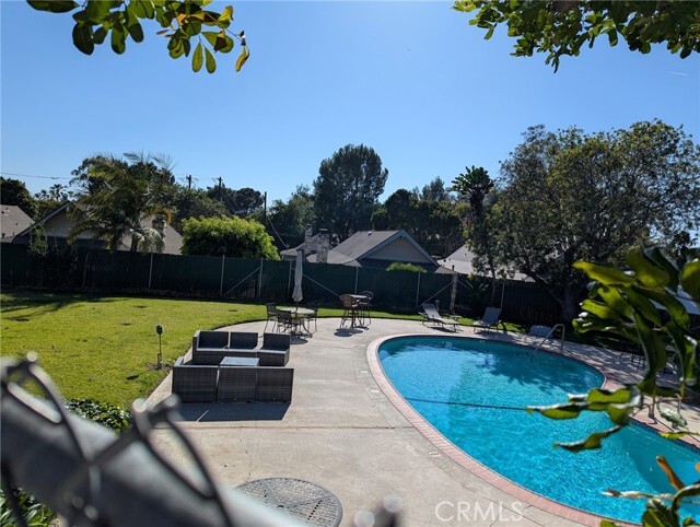 Photo - 200 W 37th St