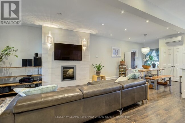 Photo - 630 Runnymede Rd