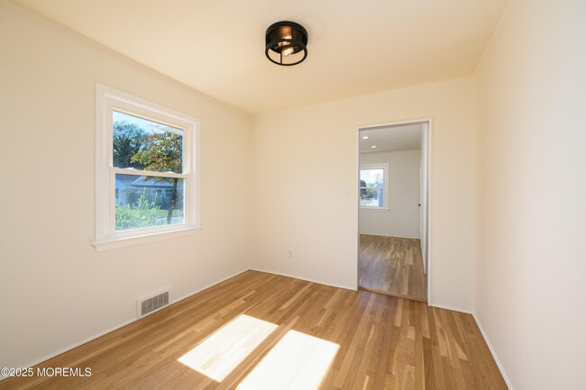 Photo - 361 Meadowbrook Ave