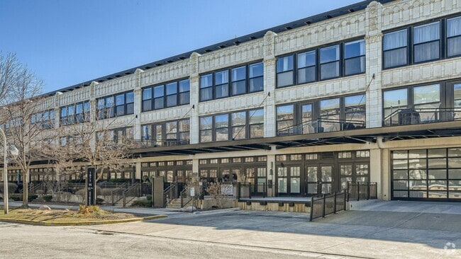 Building Photo - 1071 W 15th St Unit 258 Rental