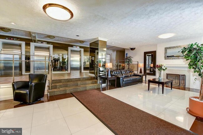 Photo - 1111 Arlington Blvd Unidad 738