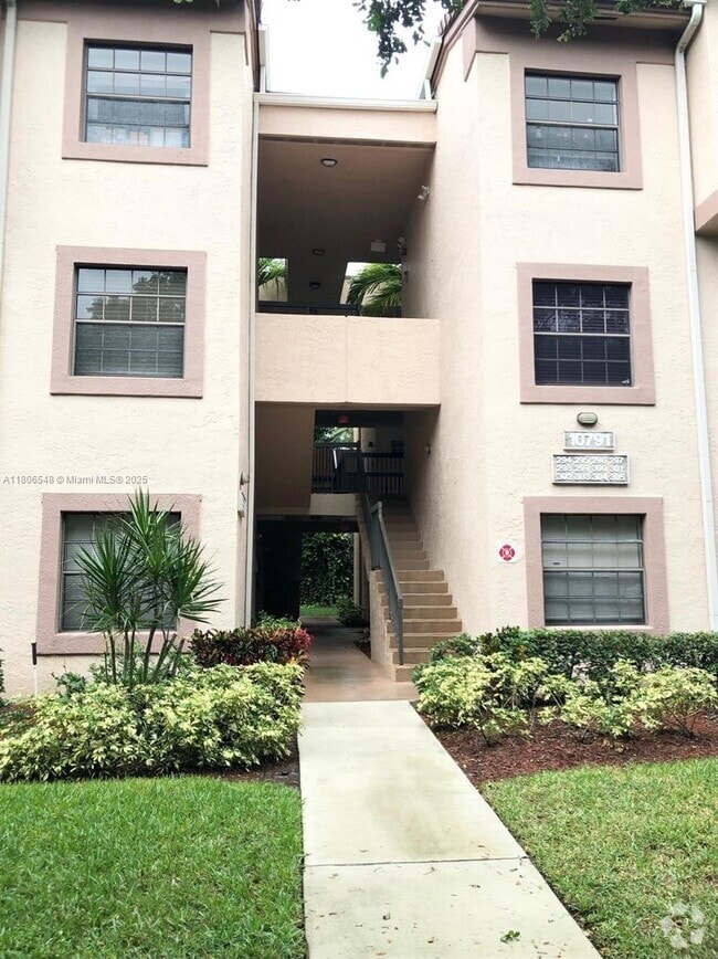 Building Photo - 10791 NW 14th St Unit 298 Rental