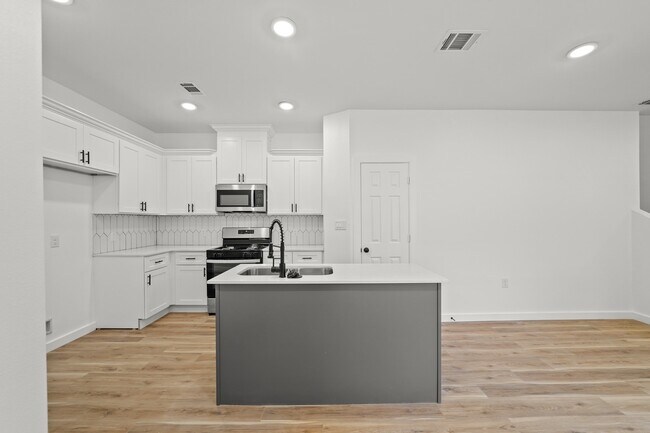 Photo - 2195 W Lang St