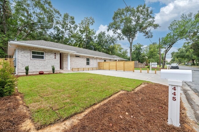 445 Cobb Ave E