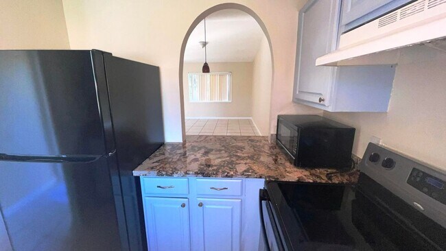 Photo - 2185 Pretty Ln