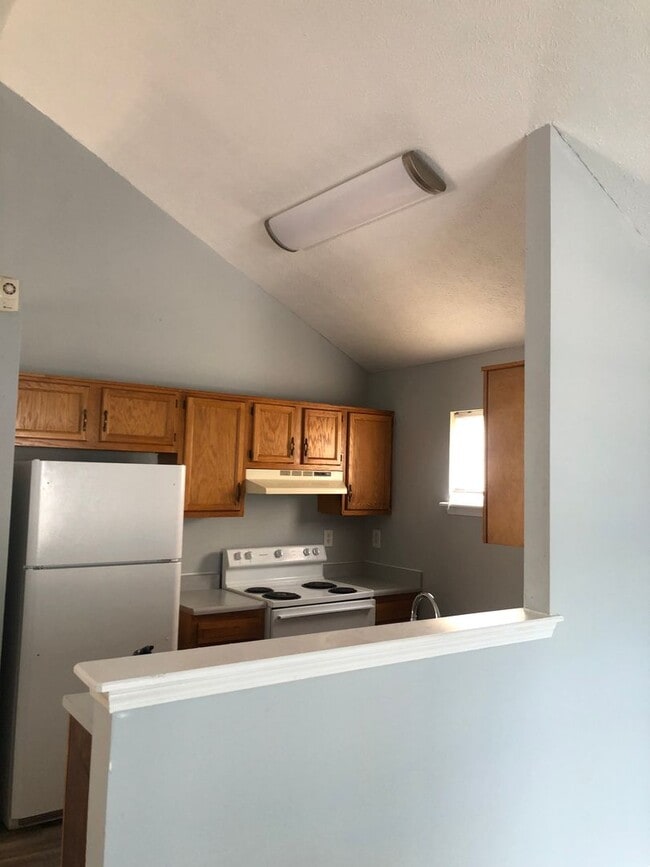 Building Photo - Spacious three bedroom house in the Portland Neighborhood