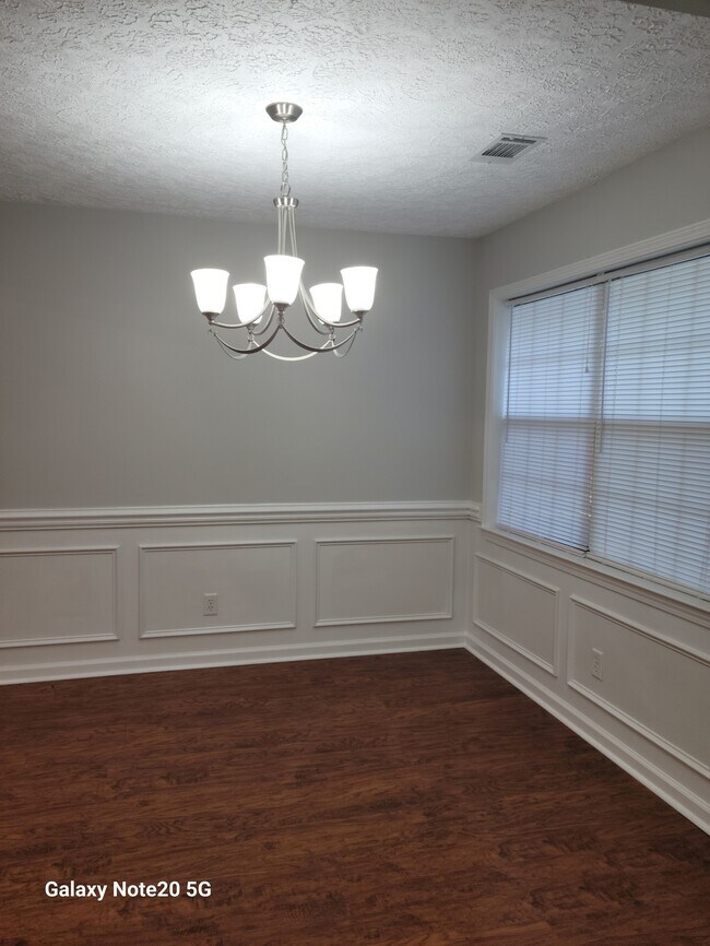 Photo - 667 Roebling Rd