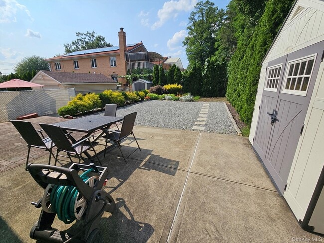Photo - 248-41 Thebes Ave