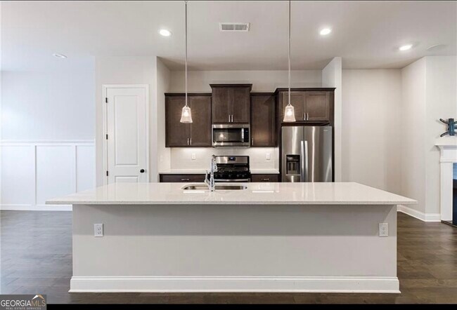 Photo - 3312 Sangster Way