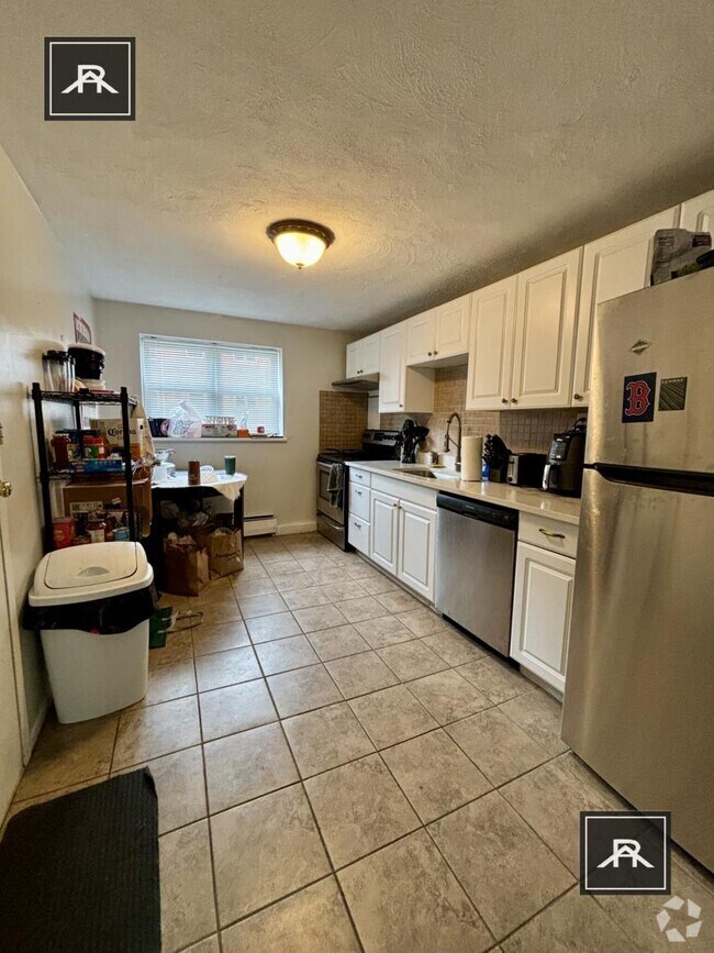 Building Photo - 2 bedroom in Brighton MA 02135 Unit 2 Rental