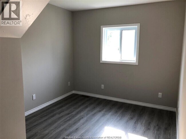 Photo - 567 Hildegarde St