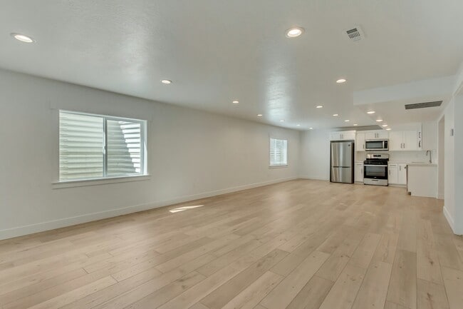 Building Photo - 1241 Boxelder Dr Unit Basement Rental