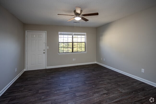 2HAB, 1BA - 1.060 ft² - Woodland Manor