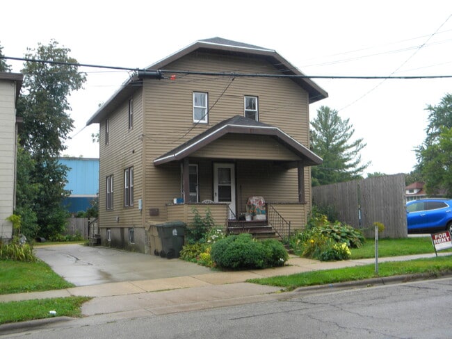 Photo - 269 Waubesa St