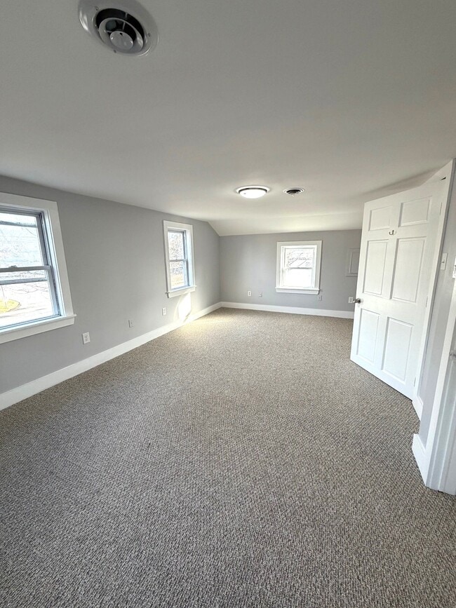 Photo - 331-339 Naubuc Ave