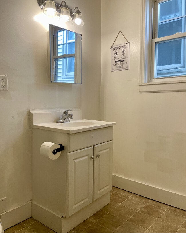 Baño - 208 W 14th St Unidad #2