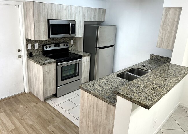Photo - 982 Sevilla Cir