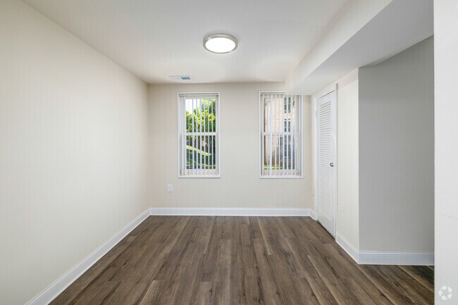 1BR, 1BA - 800SF - Dining Room