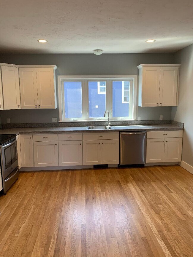 Photo - 539 Southbridge St Apartments Unit 3